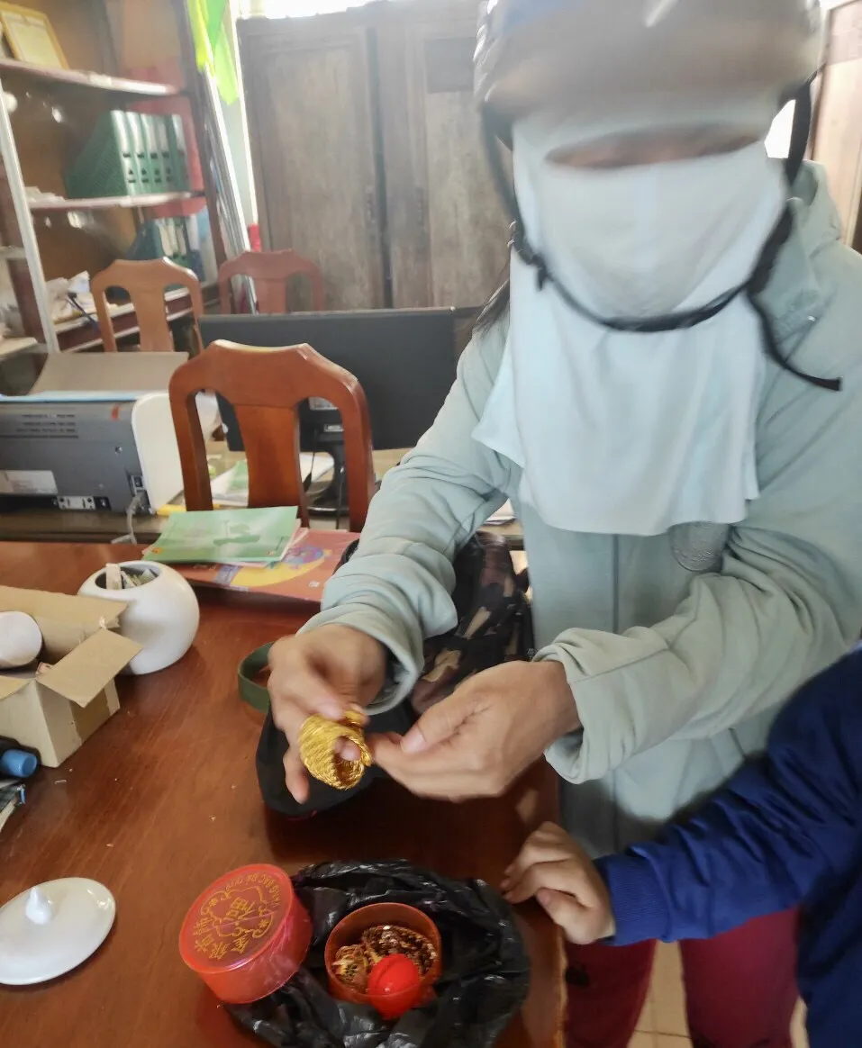 Phụ huynh nhận lại tài sản Phụ huynh nhận lại tài sản