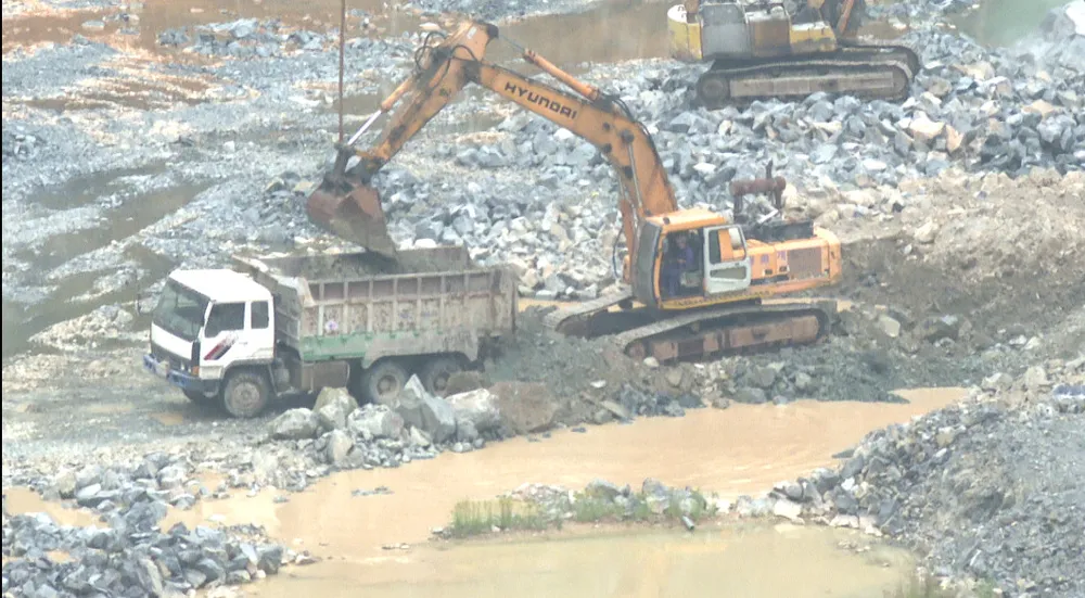 Mỏ đá Lộc Trung, một địa điểm khai thác khoáng sản của Công ty Cổ phần khoáng sản Fico - chủ đầu tư dự án khai thác mỏ đá xây dựng Lộc Trung tại ấp Lộc Trung, xã Lộc Ninh, huyện Dương Minh Châu, tỉnh Tây Ninh Mỏ đá Lộc Trung, một địa điểm khai thác khoáng sản của Công ty Cổ phần khoáng sản Fico - chủ đầu tư dự án khai thác mỏ đá xây dựng Lộc Trung tại ấp Lộc Trung, xã Lộc Ninh, huyện Dương Minh Châu, tỉnh Tây Ninh