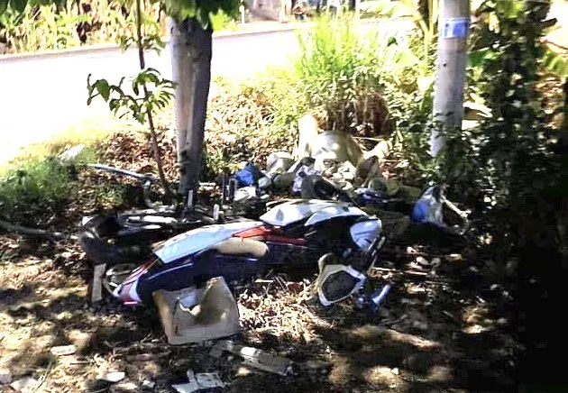 Xe máy bị hư hỏng nặng Xe máy bị hư hỏng nặng