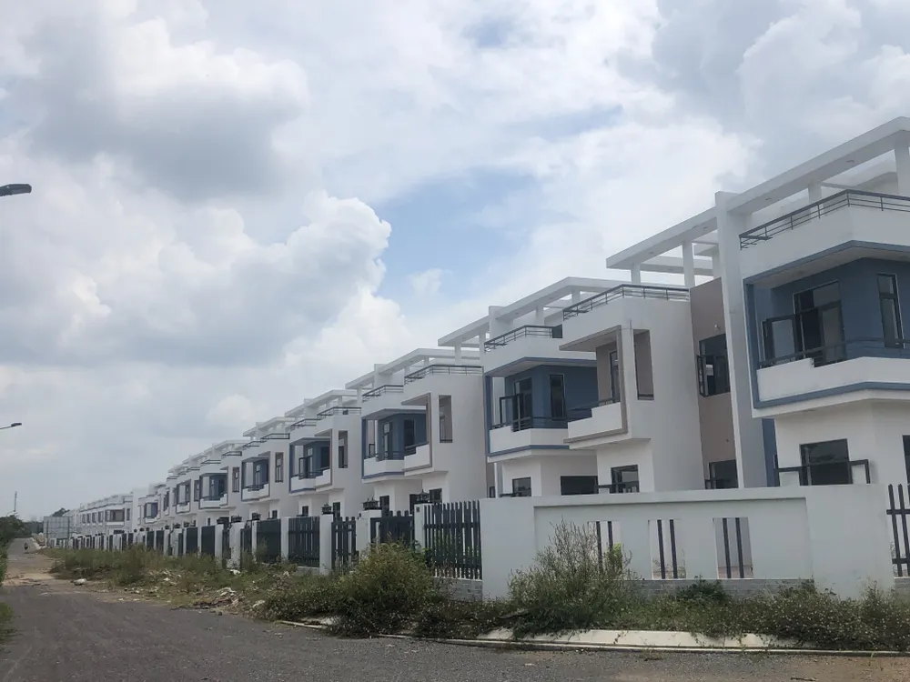 Dãy biệt thự xây dựng trái phép Dãy biệt thự xây dựng trái phép