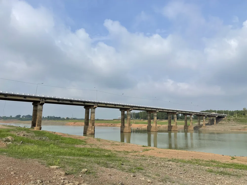 Khu vực chân cầu Mã Đà không còn cảnh trơ đáy, nứt nẻ như cách đây hơn 1 tháng Khu vực chân cầu Mã Đà không còn cảnh trơ đáy, nứt nẻ như cách đây hơn 1 tháng