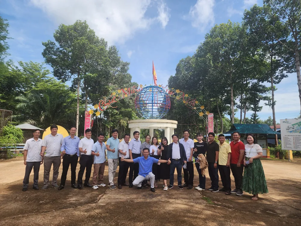 Tỉnh Bình Phước và Tây Ninh kết nối du lịch "Tình đất đỏ miền Đông" ảnh 1 Tỉnh Bình Phước và Tây Ninh kết nối du lịch "Tình đất đỏ miền Đông" ảnh 1