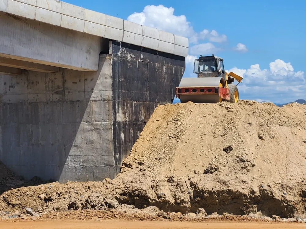 Thi công cầu vượt đường dân sinh giao với cao tốc Vĩnh Hảo - Phan Thiết Thi công cầu vượt đường dân sinh giao với cao tốc Vĩnh Hảo - Phan Thiết