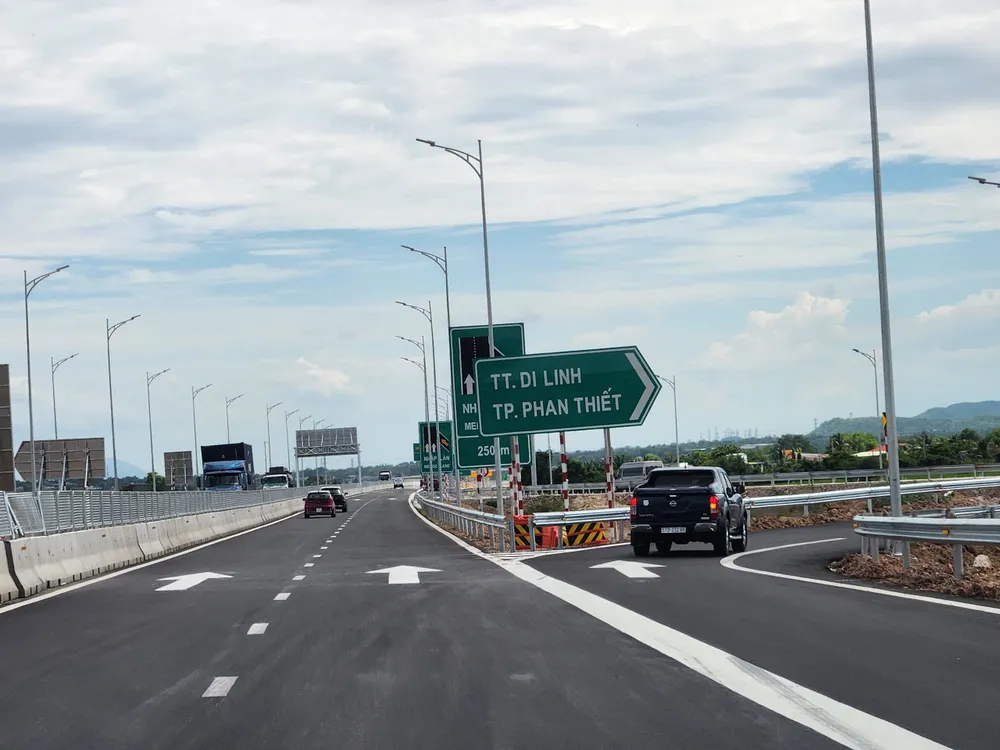 Lối rẽ từ cao tốc Vĩnh Hảo - Phan Thiết ra TP Phan Thiết và Quốc lộ 1 Lối rẽ từ cao tốc Vĩnh Hảo - Phan Thiết ra TP Phan Thiết và Quốc lộ 1