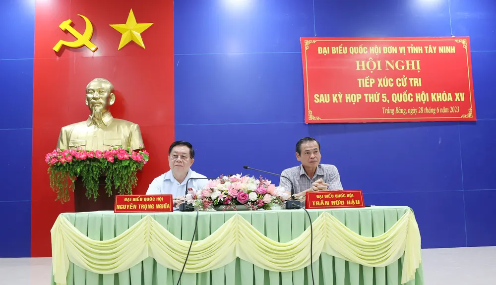 Quang cảnh buổi tiếp xúc cử tri thị xã Trảng Bàng Quang cảnh buổi tiếp xúc cử tri thị xã Trảng Bàng