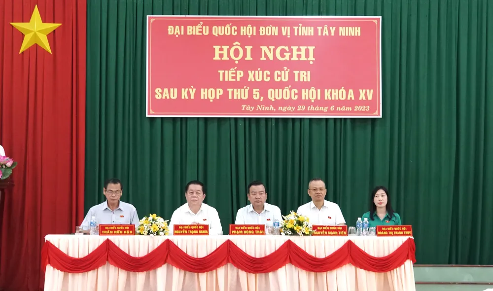 Đồng chí Nguyễn Trọng Nghĩa cùng Đoàn ĐBQH tỉnh Tây Ninh tiếp xúc cử tri sáng 29-6