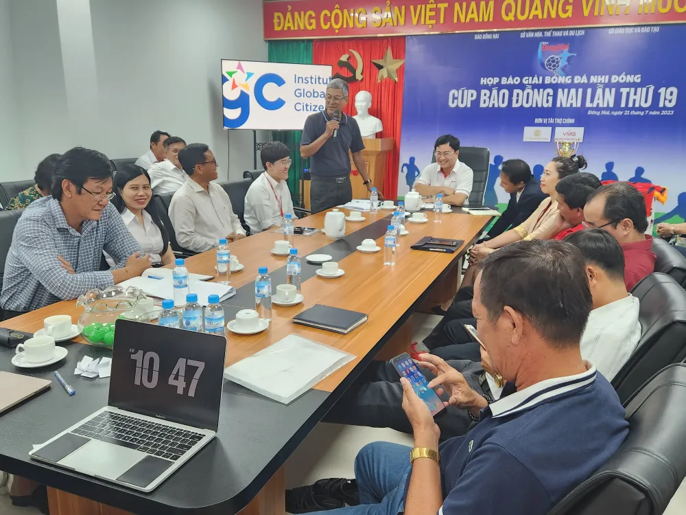 Toàn cảnh buổi họp báo Giải bóng đá nhi đồng – Cúp Báo Đồng Nai lần thứ 19. Ảnh: VĂN PHONG