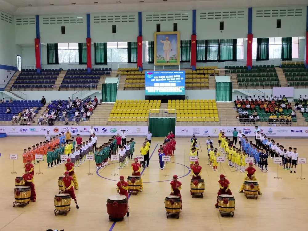 Một tiết mục văn nghệ chào mừng tại lễ khai mạc Một tiết mục văn nghệ chào mừng tại lễ khai mạc