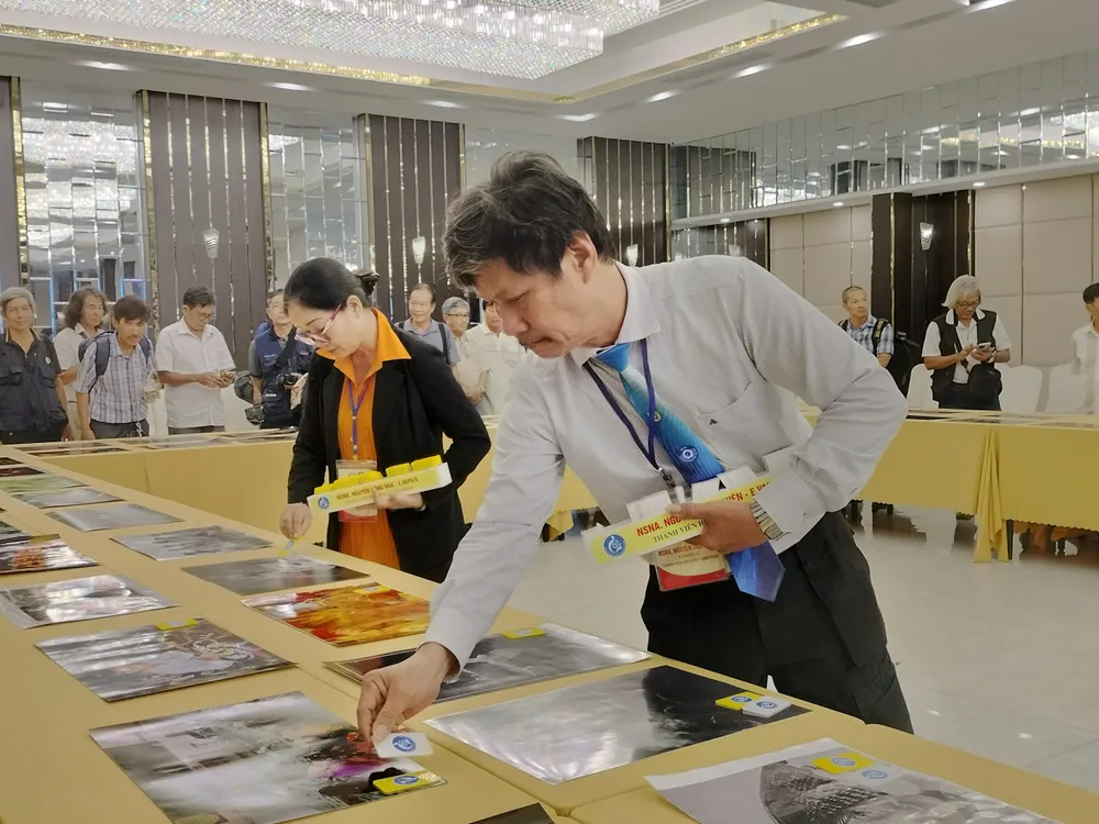 Nghệ sĩ Nhiếp ảnh Thái Phiên tham gia chấm giải Nghệ sĩ Nhiếp ảnh Thái Phiên tham gia chấm giải