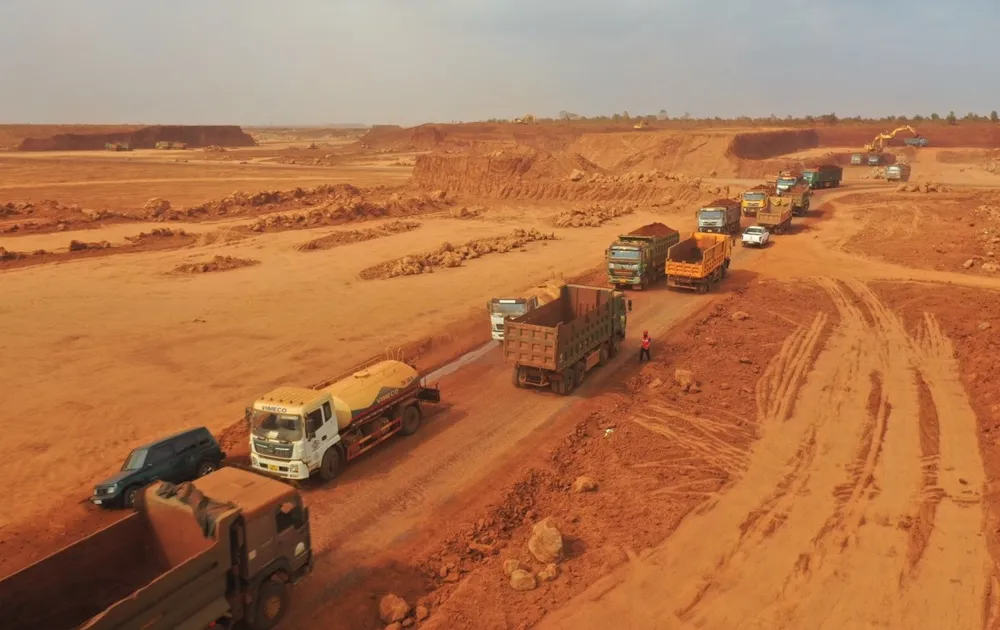 Hàng trăm xe ben, xe tải chở đất nhộn nhịp tỏa đi các hướng phục vụ san đắp nền các hạng mục dự án sân bay Long Thành Hàng trăm xe ben, xe tải chở đất nhộn nhịp tỏa đi các hướng phục vụ san đắp nền các hạng mục dự án sân bay Long Thành