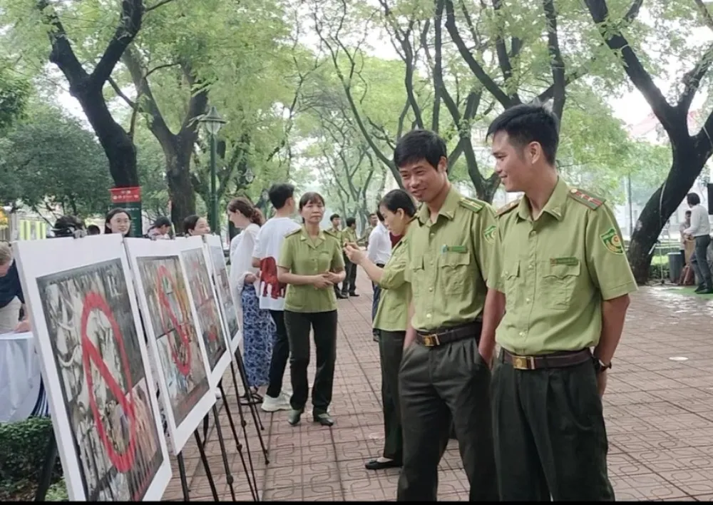 Cán bộ kiểm lâm tỉnh Đồng Nai đến tham quan triển lãm Cán bộ kiểm lâm tỉnh Đồng Nai đến tham quan triển lãm