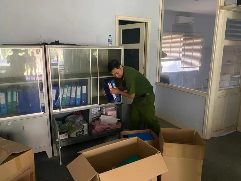 Công an tỉnh Đồng Nai khám xét. Ảnh CAĐN giang-dien-2-1734966611009666934061.webp