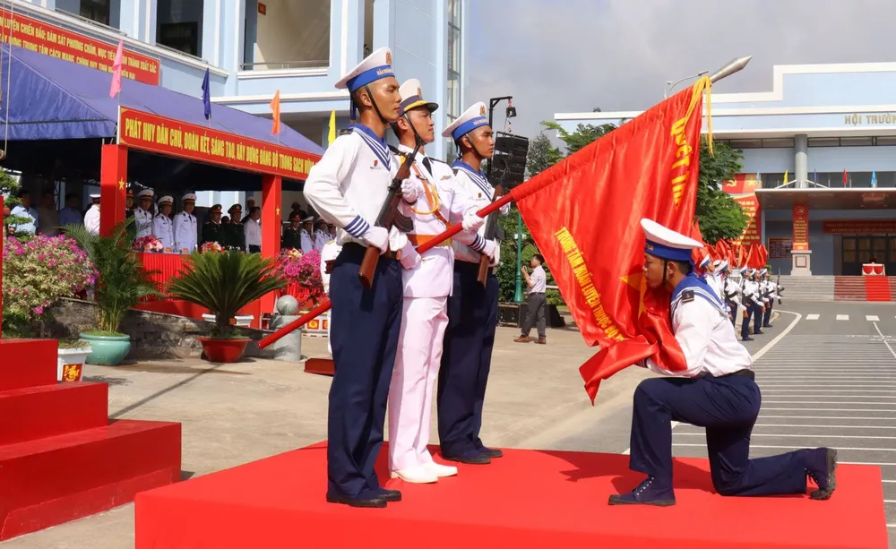 Chiến sĩ mới Nguyễn Hoàng Duy, Đại đội 1, Tiểu đoàn 1, Trung tâm Huấn luyện Vùng 2 Hải quân tuyên thệ tại buổi lễ 4.JPG