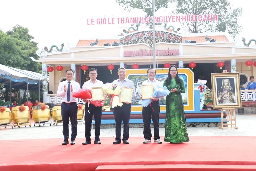 UBND TP Biên Hòa đã trao thư cảm ơn đến các đơn vị, cá nhân đồng hành cùng địa phương trong tổ chức lễ giỗ IMG_2098.JPG