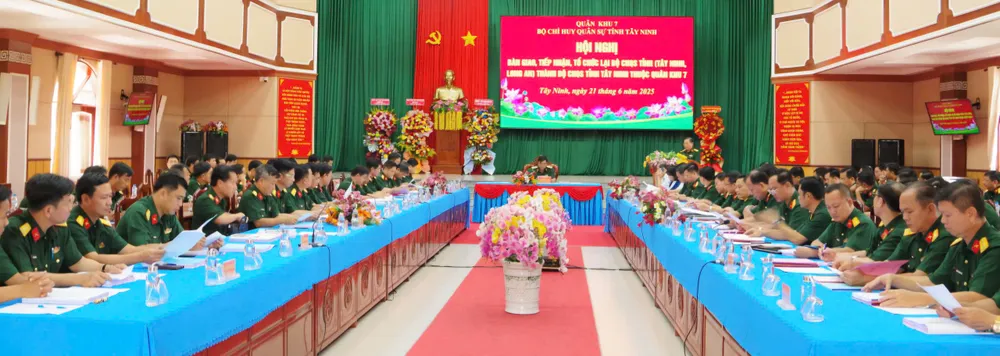 Toàn cảnh hội nghị z6750366933919_de76158df32e01671da48cd0f8cfddaa.jpg