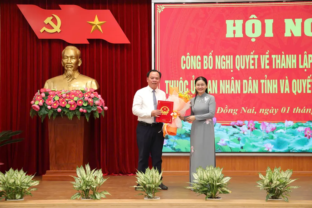 Ông Võ Tấn Đức, Chủ tịch UBND tỉnh Đồng Nai, vừa ký Quyết định về phân công công tác Chủ tịch, Phó Chủ tịch UBND tỉnh và các Ủy viên UBND tỉnh nhiệm kỳ 2021-2026 z6761086259407_ca3346184a953e659182a4cfec716748.jpg
