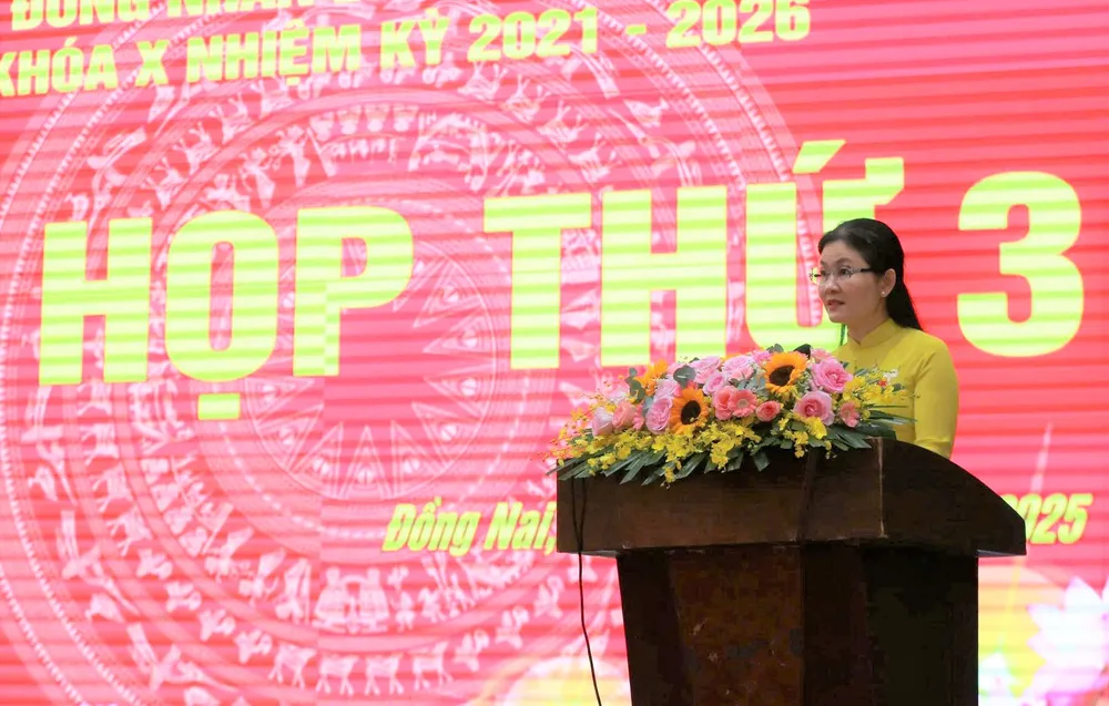 Bà Tôn Ngọc Hạnh, Chủ tịch HĐND tỉnh Đồng Nai phát biểu tại kỳ họp z6835919299236_067845d8fe5e85c3a750607a32365b4a.jpg
