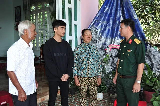 Thăm, tặng quà, động viên thanh niên dân tộc Chơ Ro lên đường nhập ngũ… 1000072877.jpg