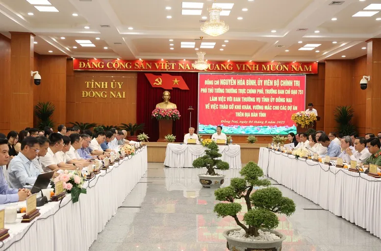 Toàn cảnh buổi làm việc. Ảnh: VGP/NGUYỄN HOÀNG Phó TT HOÀ BINH.jpg