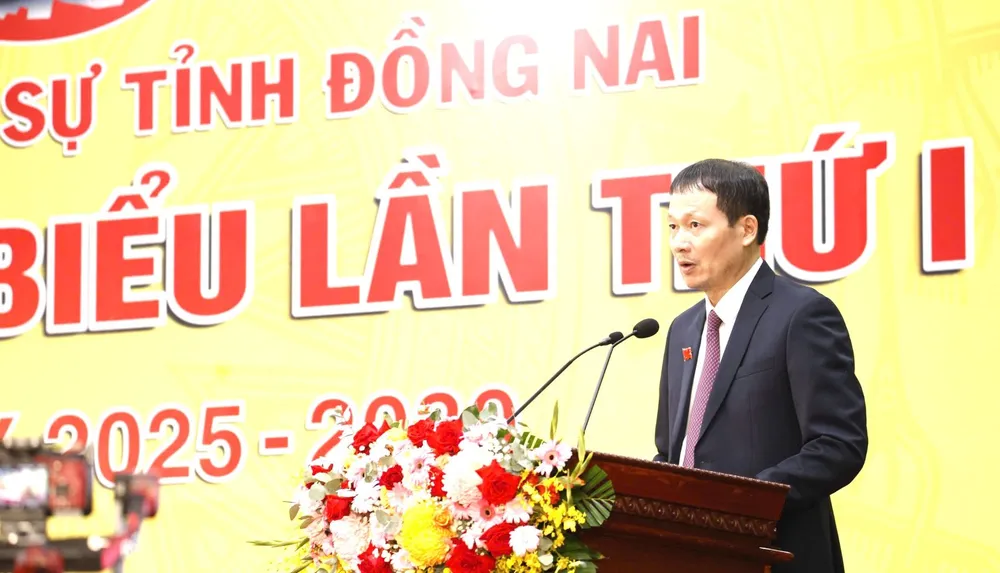 Đồng chí Vũ Hồng Văn, Bí thư Tỉnh ủy, Bí thư Đảng ủy Quân sự tỉnh phát biểu khai mạc đại hội 5.jpg