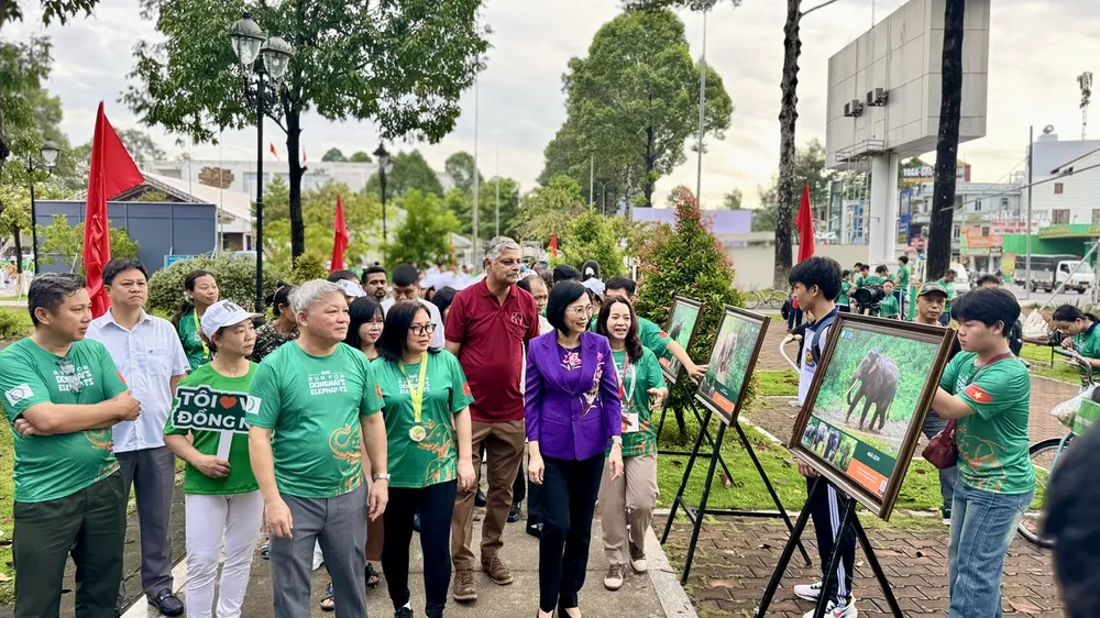 Bà Nguyễn Thị Hoàng tham dự triển lãm Bảo tồn voi năm 2025 z7026754894351_9d6996d55ed04406da540a33873561db.jpg