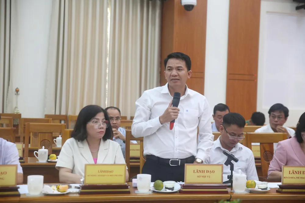 Lãnh đạo Sở Nội vụ tỉnh Đồng Nai trả lời câu hỏi của phóng viên tại buổi họp báo z7044309043879_43cb0a5605e620a94bf9280d35a7553b.jpg