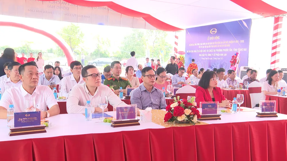 Các đại biểu tham dự lễ khởi công dự án Khu NƠXH ChC1 và ChC2 phường Phước Tân DTPT.jpg
