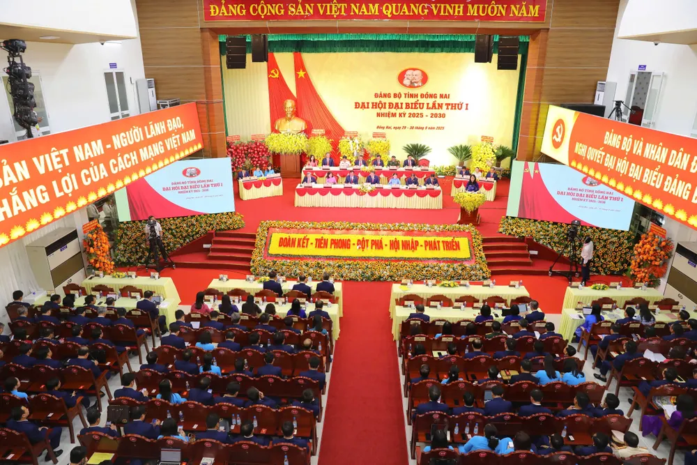 Toàn cảnh đại hội z7060775820698_98b5cb992c4e9cd3055824553c36605f.jpg