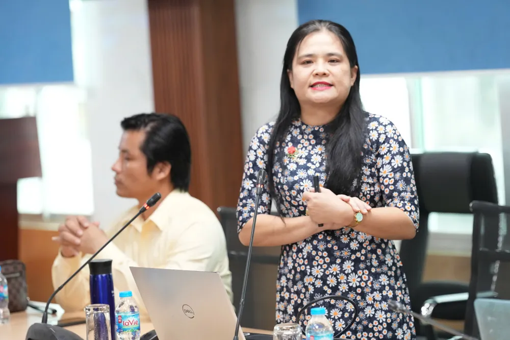 Đại diện đơn vị tư vấn cung cấp thông tin tại buổi họp báo z7077102280461_15959e9c488147c21cdabf7b14914bfe.jpg