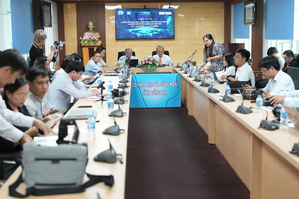 Toàn cảnh buổi họp báo z7077102300022_637cb43c830ab29a32975d0e87109860.jpg