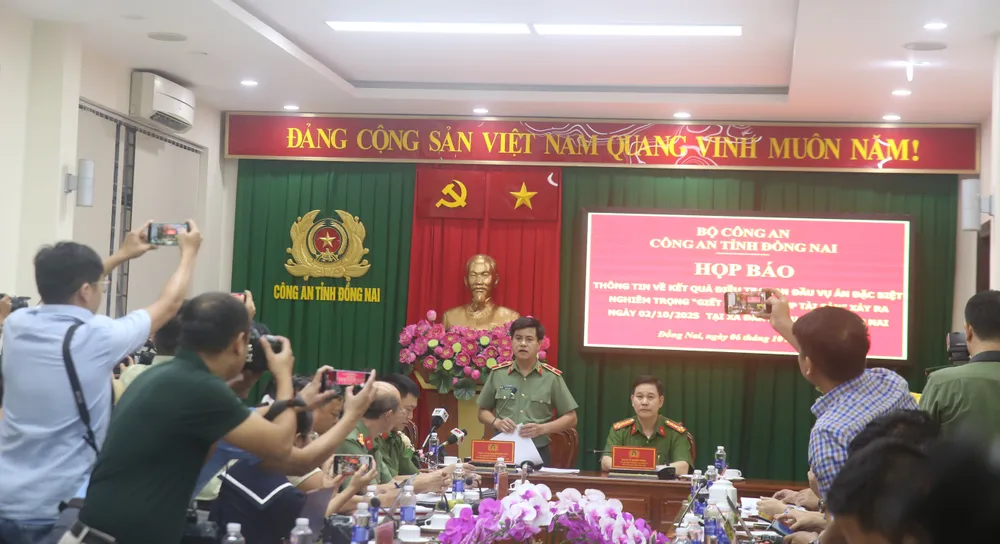 Toàn cảnh buổi họp báo IMG_5169.JPG