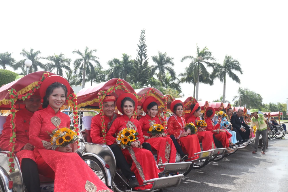 Tổ chức đám cưới tập thể cho công nhân khó khăn ảnh 3 Tổ chức đám cưới tập thể cho công nhân khó khăn ảnh 3