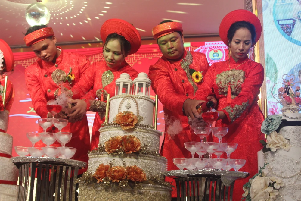 Tổ chức đám cưới tập thể cho công nhân khó khăn ảnh 9 Tổ chức đám cưới tập thể cho công nhân khó khăn ảnh 9
