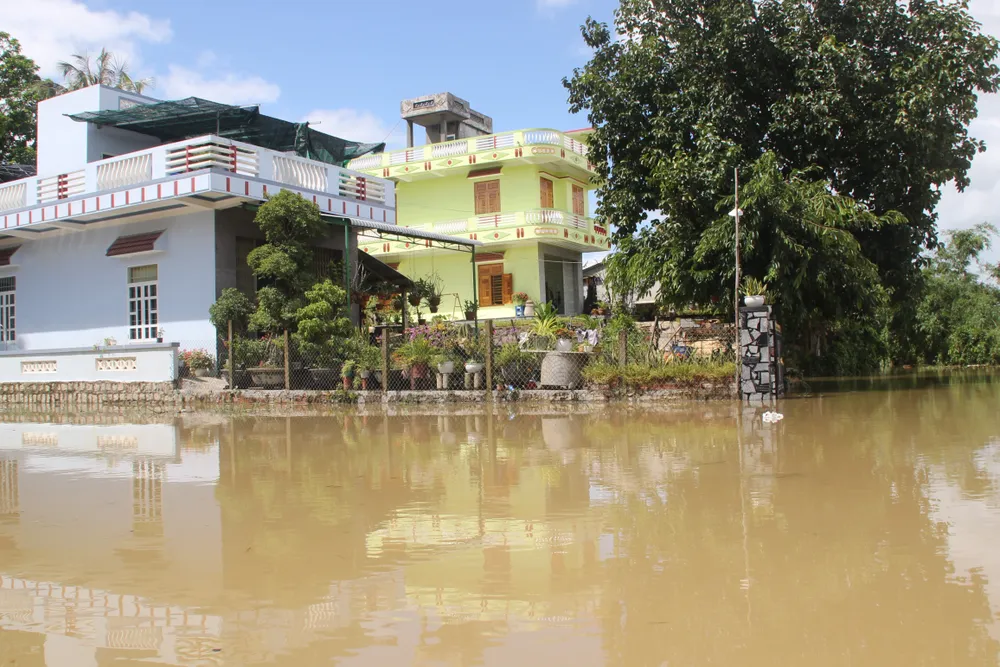 Lũ bất ngờ đổ về, cô lập trên 1.000 hộ dân ảnh 3 Lũ bất ngờ đổ về, cô lập trên 1.000 hộ dân ảnh 3