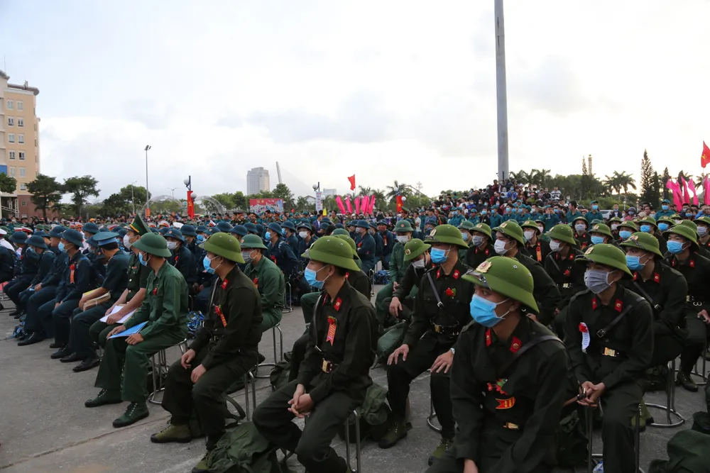 Hơn 1.000 thanh niên Đà Nẵng hăng hái lên đường nhập ngũ ảnh 1 Hơn 1.000 thanh niên Đà Nẵng hăng hái lên đường nhập ngũ ảnh 1