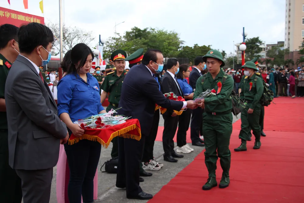 Hơn 1.000 thanh niên Đà Nẵng hăng hái lên đường nhập ngũ ảnh 6 Hơn 1.000 thanh niên Đà Nẵng hăng hái lên đường nhập ngũ ảnh 6