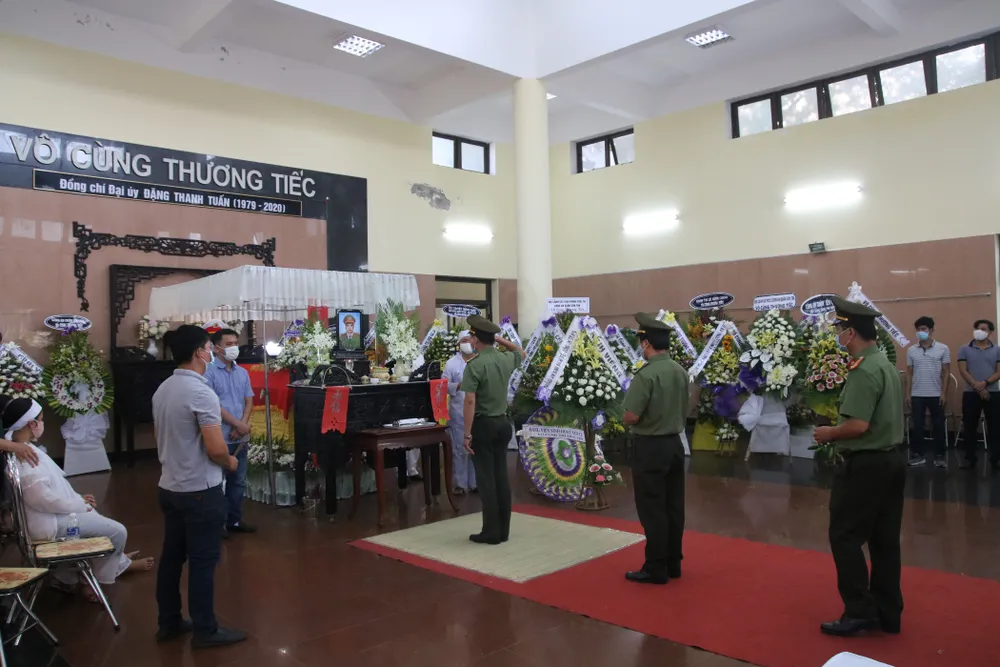 Thăng cấp bậc hàm cho hai chiến sĩ hy sinh khi làm nhiệm vụ ảnh 2 Thăng cấp bậc hàm cho hai chiến sĩ hy sinh khi làm nhiệm vụ ảnh 2