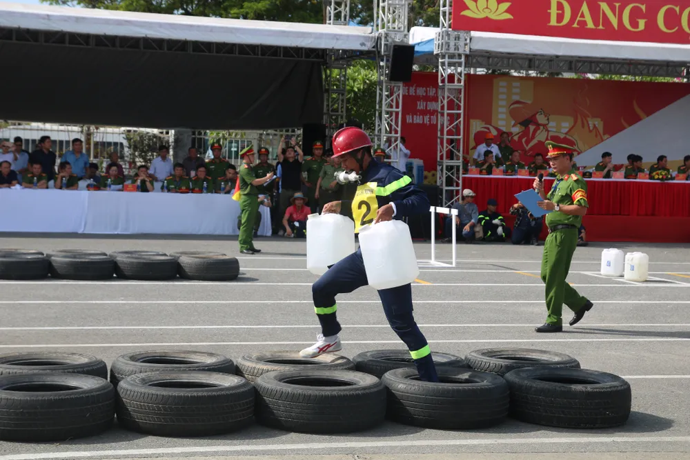 TPHCM đoạt giải nhất Hội thi Nghiệp vụ chữa cháy và cứu nạn cứu hộ 2020 ảnh 9 TPHCM đoạt giải nhất Hội thi Nghiệp vụ chữa cháy và cứu nạn cứu hộ 2020 ảnh 9
