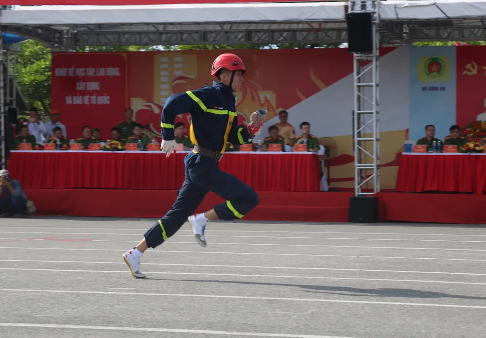 TPHCM đoạt giải nhất Hội thi Nghiệp vụ chữa cháy và cứu nạn cứu hộ 2020 ảnh 7 TPHCM đoạt giải nhất Hội thi Nghiệp vụ chữa cháy và cứu nạn cứu hộ 2020 ảnh 7