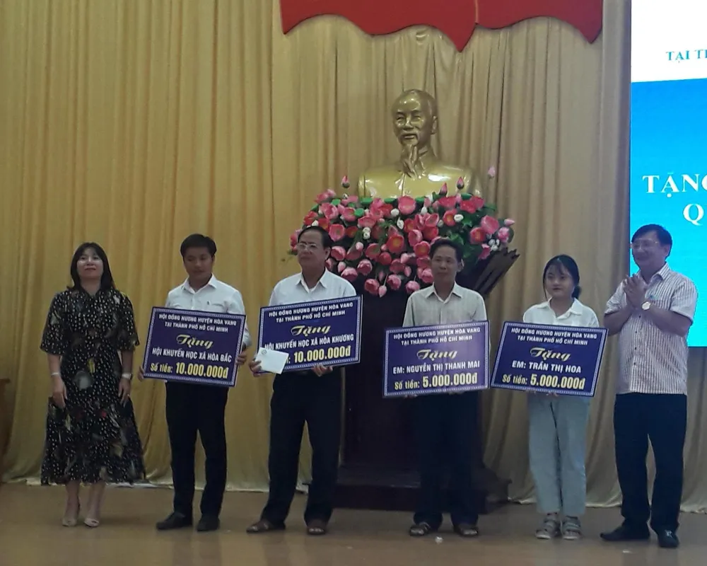 Hội đồng hương Hòa Vang tại TPHCM tặng gần 400 triệu cho gia đình chính sách, quỹ khuyến học ảnh 2