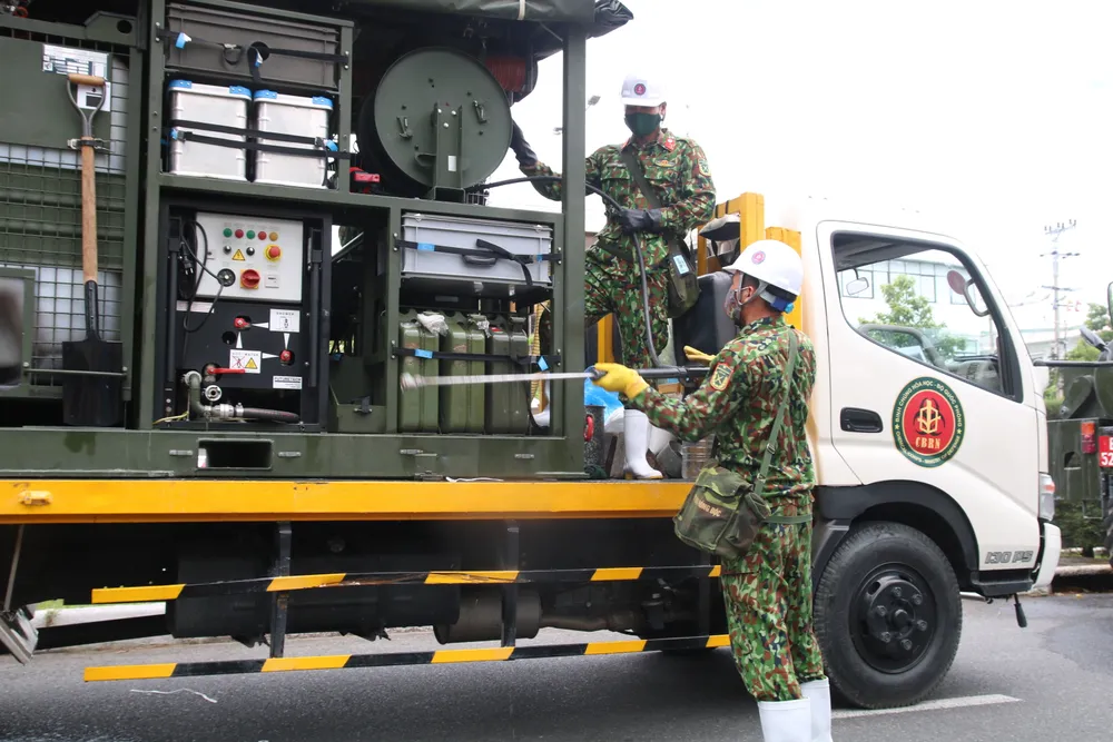 Quân đội tiến hành khử khuẩn quận Sơn Trà, TP Đà Nẵng  ảnh 1 Quân đội tiến hành khử khuẩn quận Sơn Trà, TP Đà Nẵng  ảnh 1