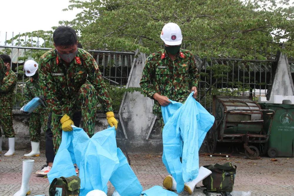 Quân đội tiến hành khử khuẩn quận Sơn Trà, TP Đà Nẵng  ảnh 3 Quân đội tiến hành khử khuẩn quận Sơn Trà, TP Đà Nẵng  ảnh 3