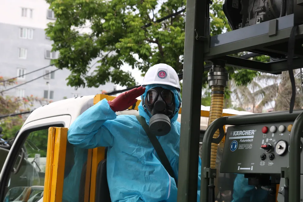 Quân đội tiến hành khử khuẩn quận Sơn Trà, TP Đà Nẵng  ảnh 4 Quân đội tiến hành khử khuẩn quận Sơn Trà, TP Đà Nẵng  ảnh 4