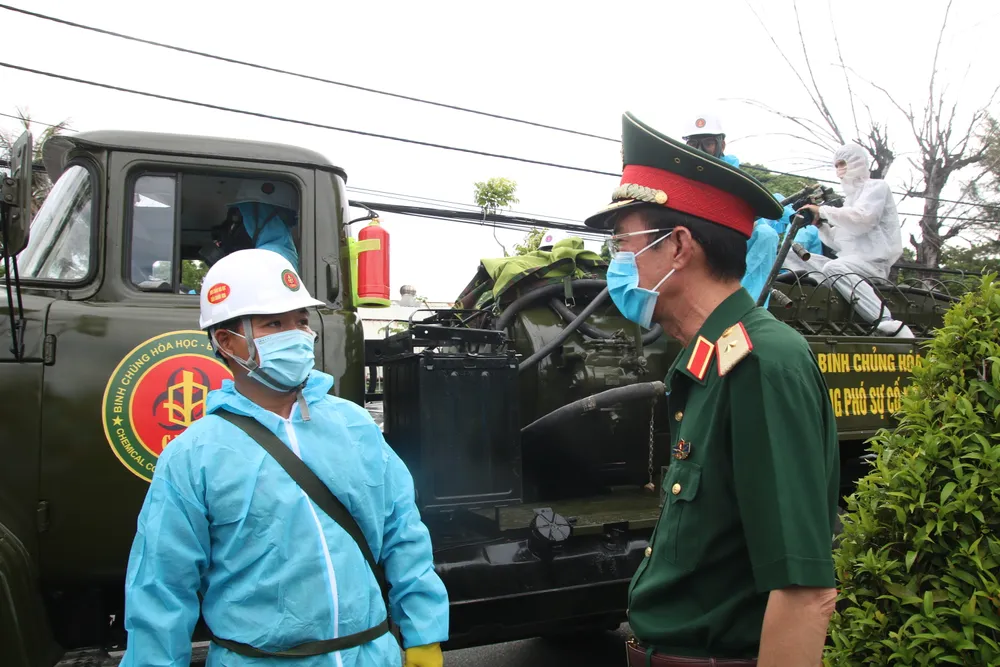 Quân đội tiến hành khử khuẩn quận Sơn Trà, TP Đà Nẵng  ảnh 2 Quân đội tiến hành khử khuẩn quận Sơn Trà, TP Đà Nẵng  ảnh 2