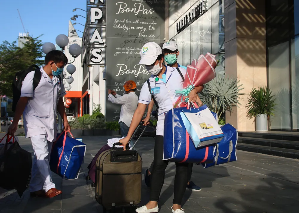 Đoàn y bác sĩ Bình Định ra hỗ trợ Bệnh viện dã chiến Tiên Sơn ảnh 5 Đoàn y bác sĩ Bình Định ra hỗ trợ Bệnh viện dã chiến Tiên Sơn ảnh 5