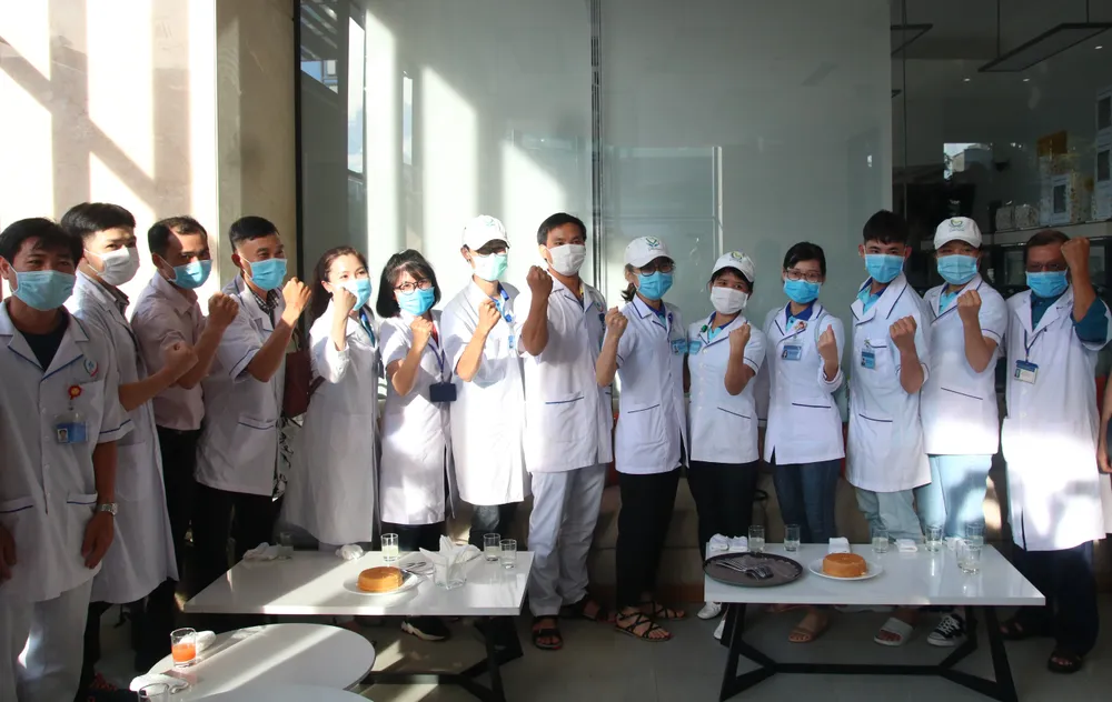 Đoàn y bác sĩ Bình Định ra hỗ trợ Bệnh viện dã chiến Tiên Sơn ảnh 8 Đoàn y bác sĩ Bình Định ra hỗ trợ Bệnh viện dã chiến Tiên Sơn ảnh 8