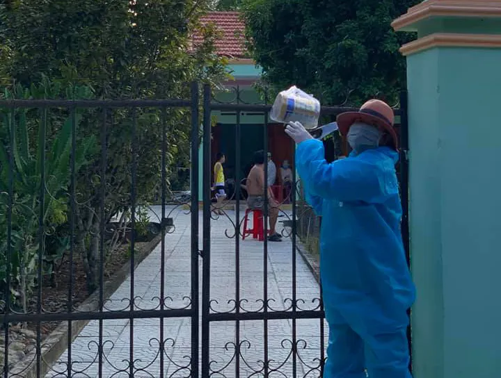 Đà Nẵng: Đi chợ giúp người dân đang cách ly vì Covid-19 ảnh 5