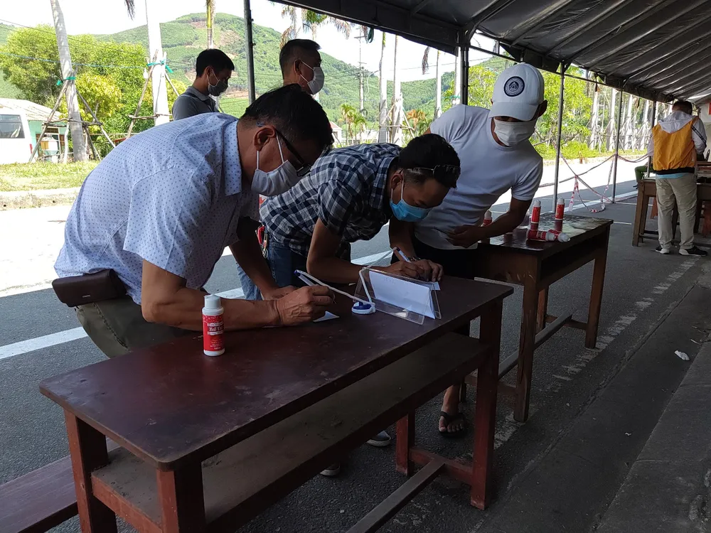Hàng ngàn người Đà Nẵng đến Thừa Thiên - Huế sau khi nới lỏng kiểm soát ảnh 4 Hàng ngàn người Đà Nẵng đến Thừa Thiên - Huế sau khi nới lỏng kiểm soát ảnh 4