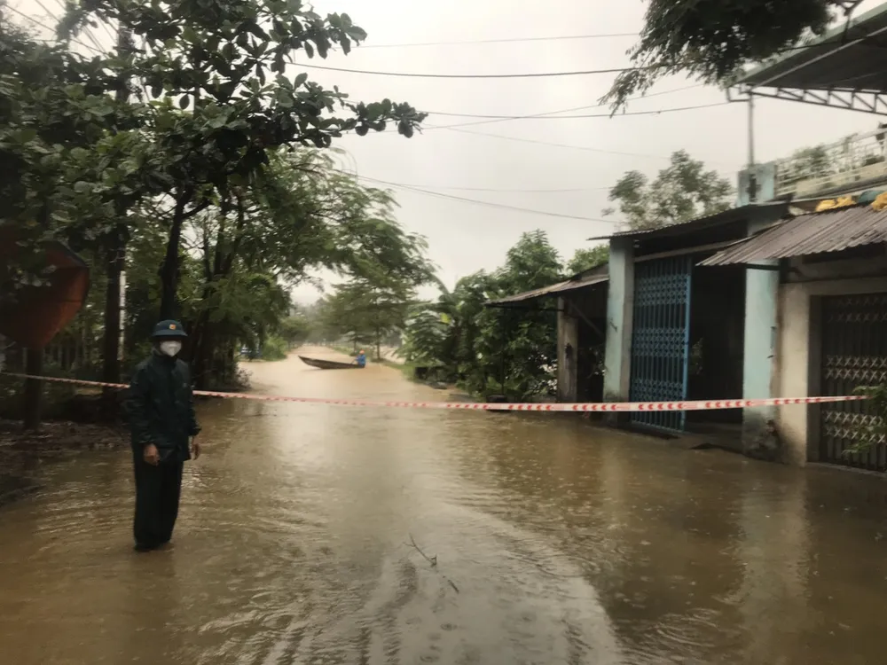 Nhiều địa phương ở Đà Nẵng ngập nặng do mưa lớn kéo dài ảnh 1 Nhiều địa phương ở Đà Nẵng ngập nặng do mưa lớn kéo dài ảnh 1