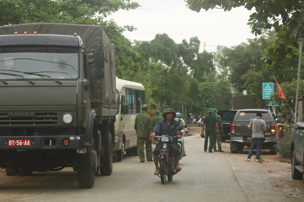 Điều động trực thăng tìm kiếm người mất tích tại thủy điện Rào Trăng 3 ảnh 3